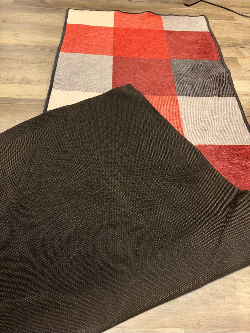 Ruggable 4 piece set. Red & Gray Plaid Kitchen Runner and Mat Set - Picture 10 of 10